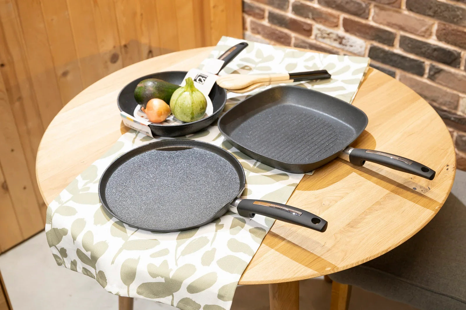 Комплект тиган D 24 cm, Грил тиган 28х28 cm и Тиган палачинки D 28 cm Серия Munster CS Solingen