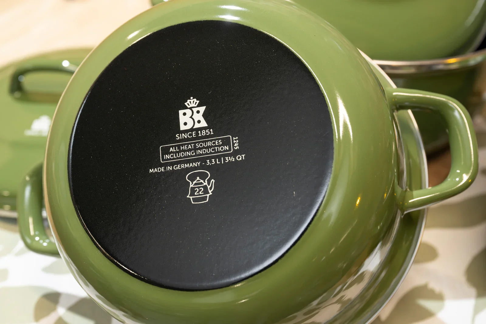 Комплект 2 броя тенджери с капак BK Dutch Oven Indigo, емайл GlazeGuard D 22 см и 24 см, зелен цвят