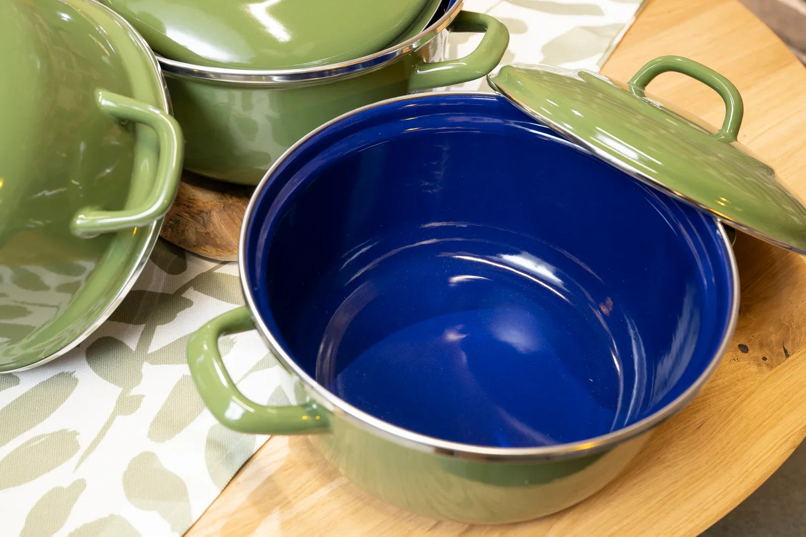 Комплект 3 броя тенджери с капак BK Dutch Oven Indigo, емайл GlazeGuard D 22 см D 24 см D 26 cm зелен цвят