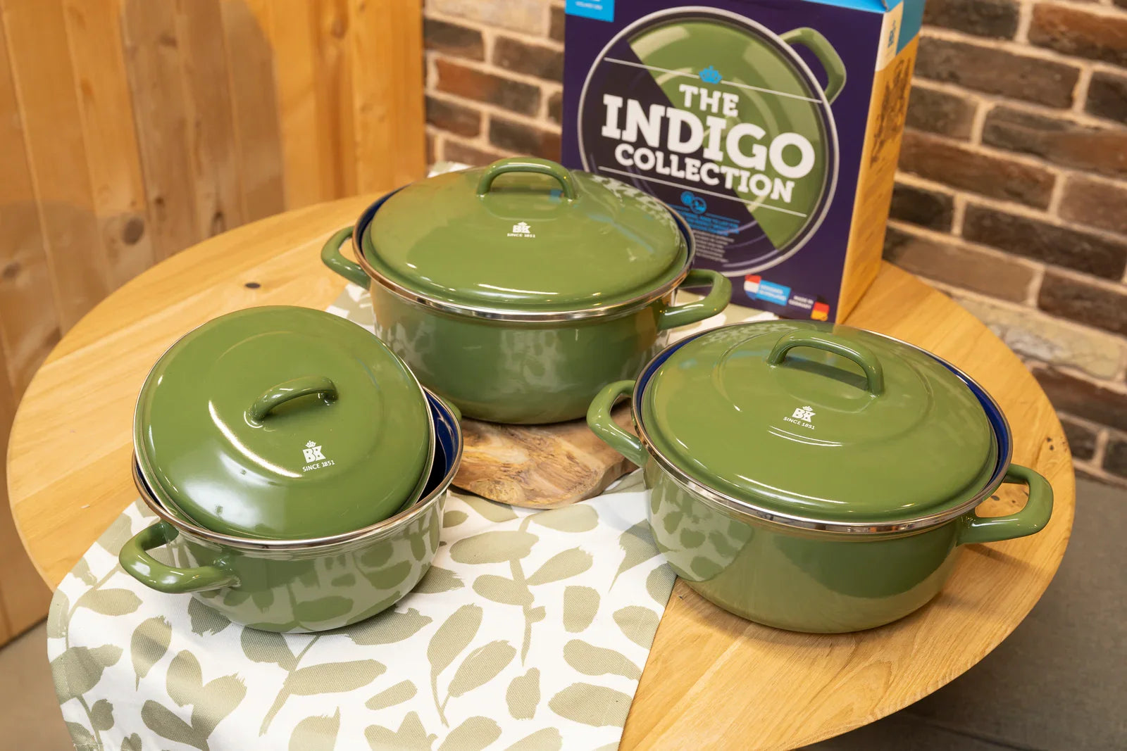 Комплект 3 броя тенджери с капак BK Dutch Oven Indigo, емайл GlazeGuard D 22 см D 24 см D 26 cm зелен цвят