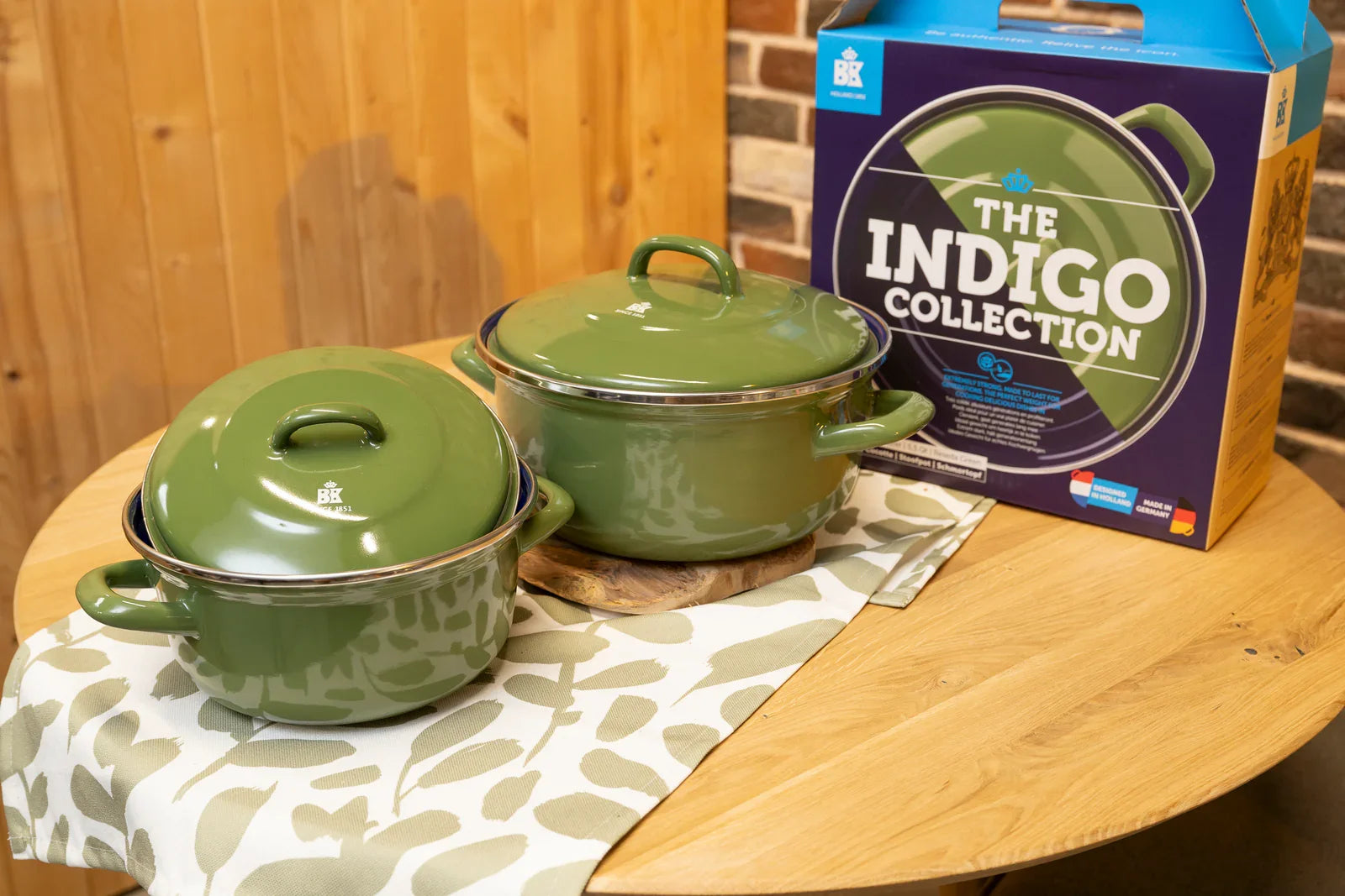 Комплект 2 броя тенджери с капак BK Dutch Oven Indigo, емайл GlazeGuard D 22 см и 24 см, зелен цвят