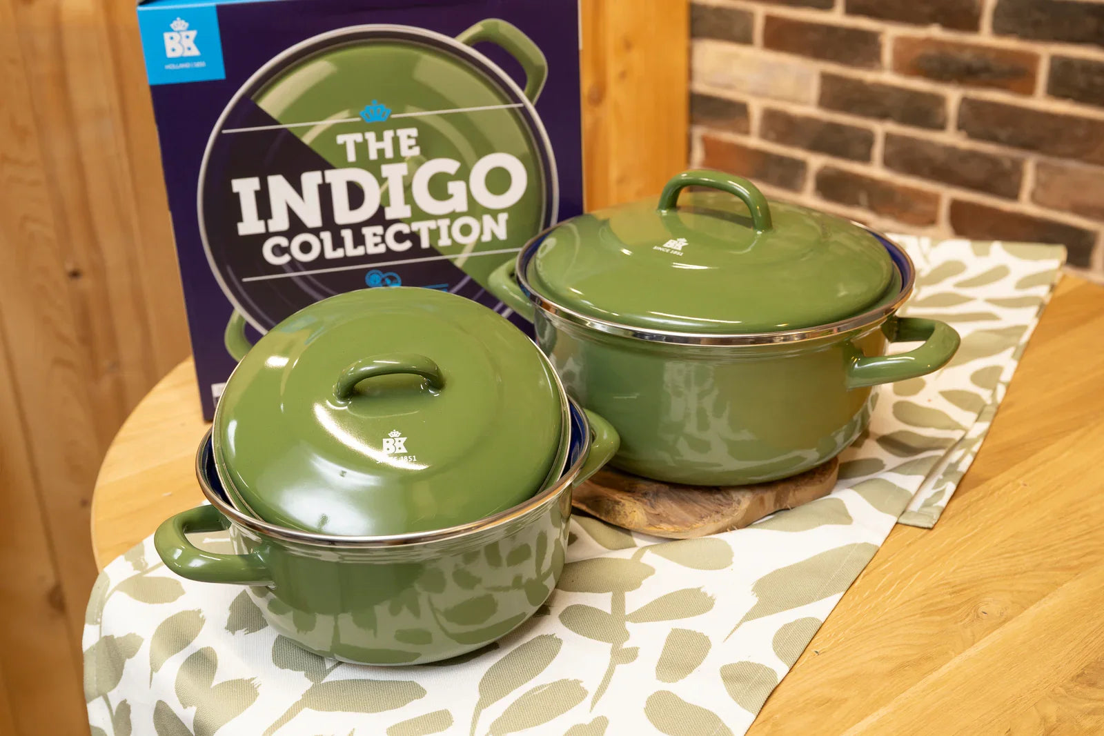 Комплект 2 броя тенджери с капак BK Dutch Oven Indigo, емайл GlazeGuard D 22 см и 24 см, зелен цвят
