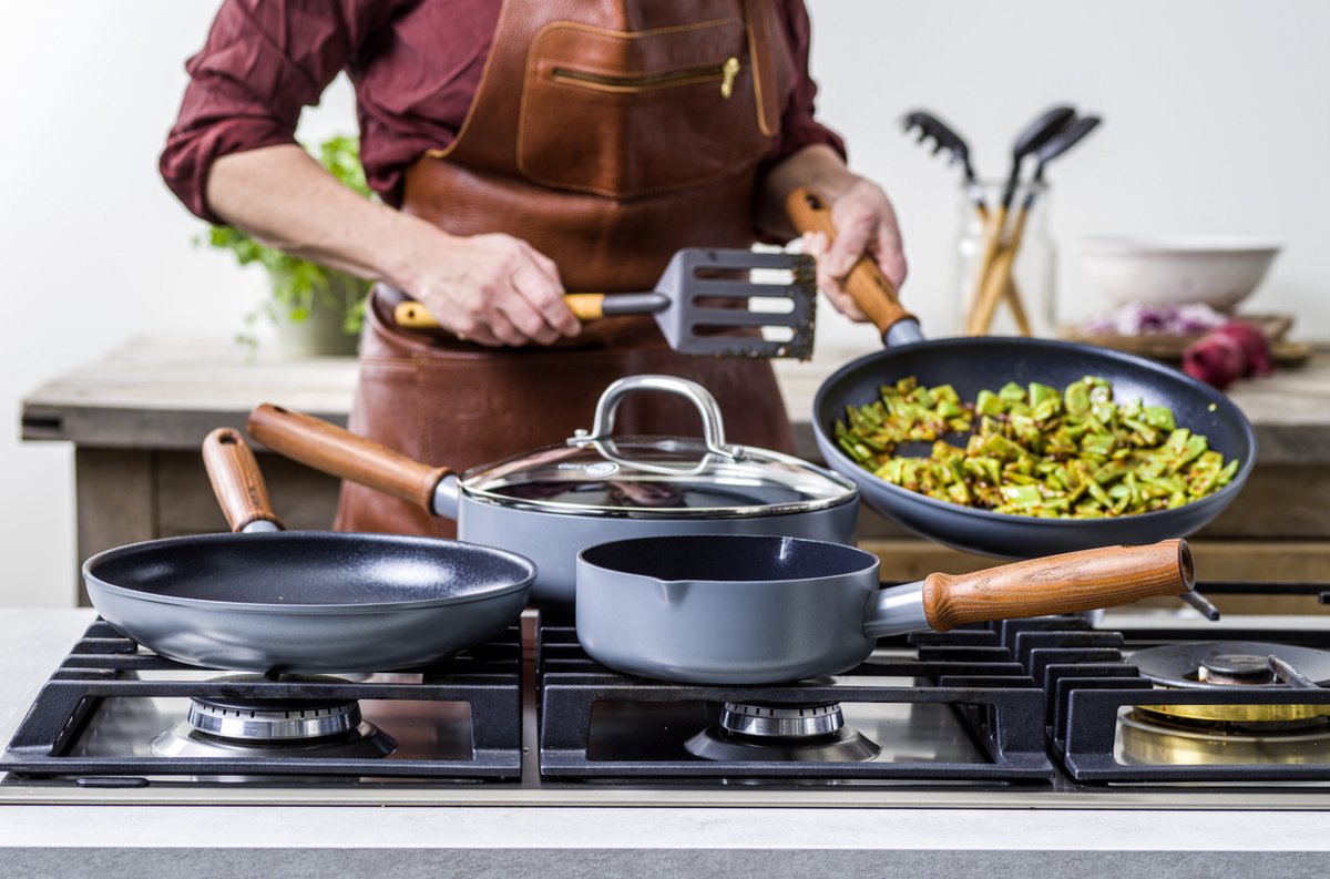 Комплект съдове за готвене GreenPan Mayflower Pro 9 части, керамично покритие с диамантени кристали Thermolon