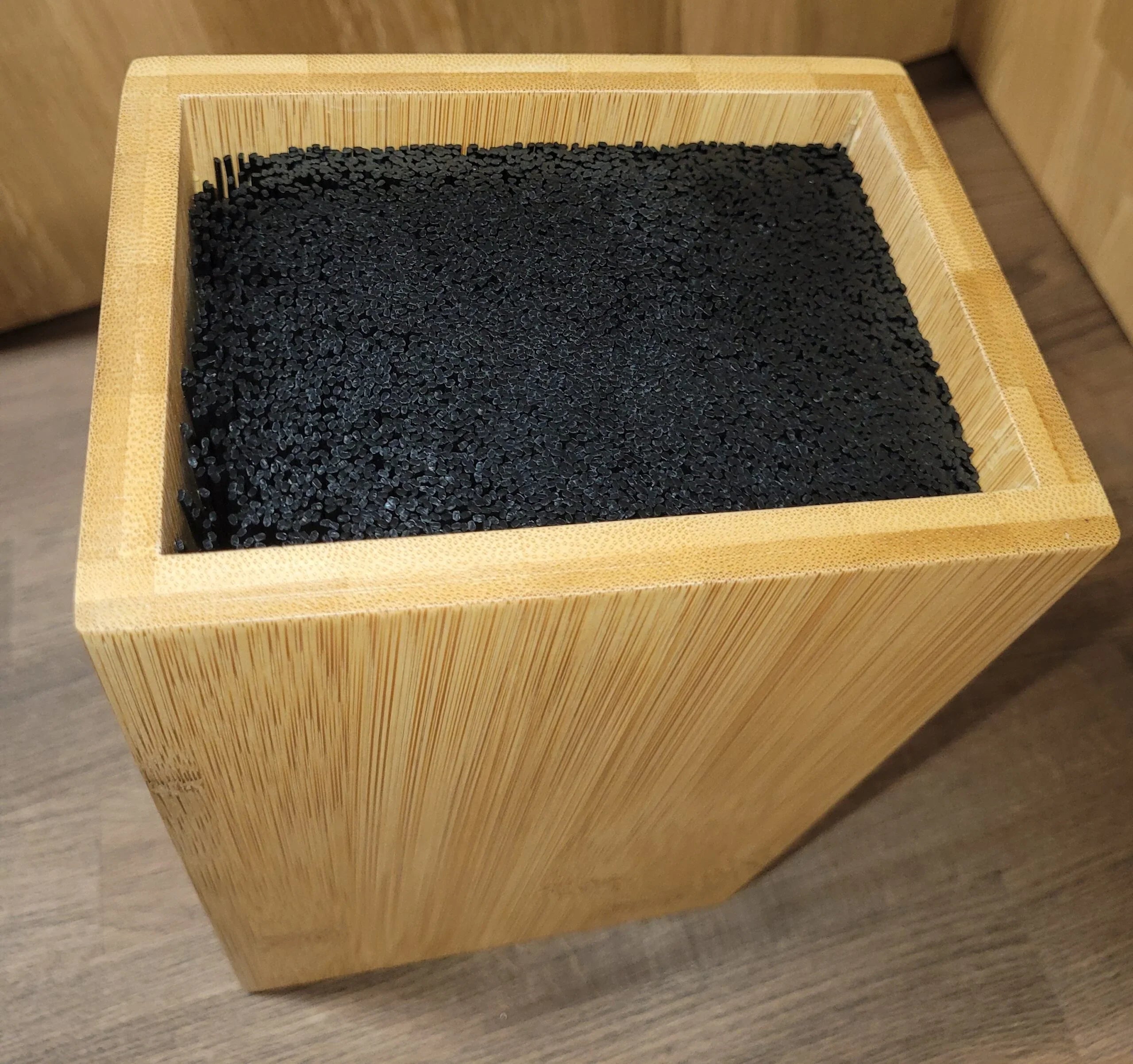 Блок стойка бамбук за ножове с пластмасови пръчици H 27 cm