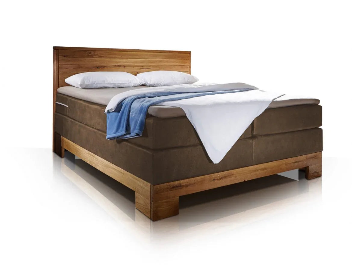 Boxspring спалня с конструкция и табла от масивен дъб