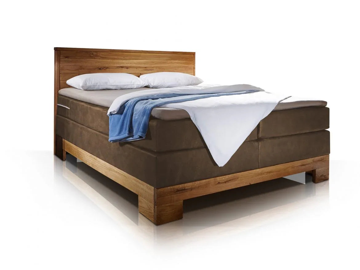 Boxspring спалня с конструкция и табла от масивен дъб