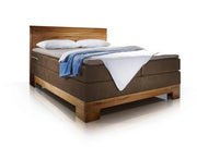Boxspring спалня с конструкция и табла от масивен дъб