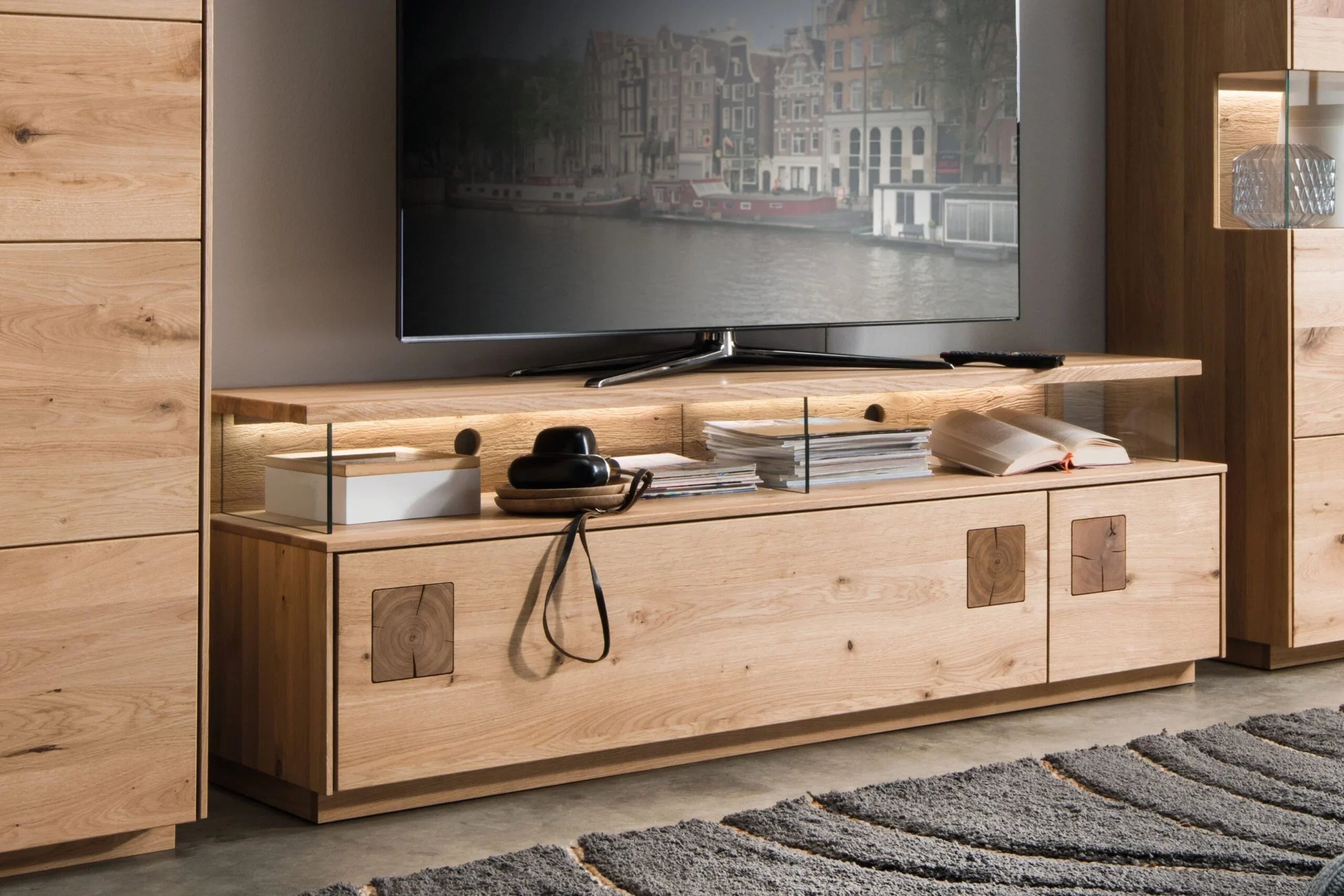 TV шкаф  Davos TPT Made in Germany див дъб масив 130х56х44 см