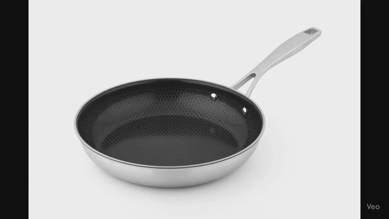 Зареждане на видео: Тиган Dura Max INOX с 3 слоя керамично покритие CS Solingen, индукционно дъно