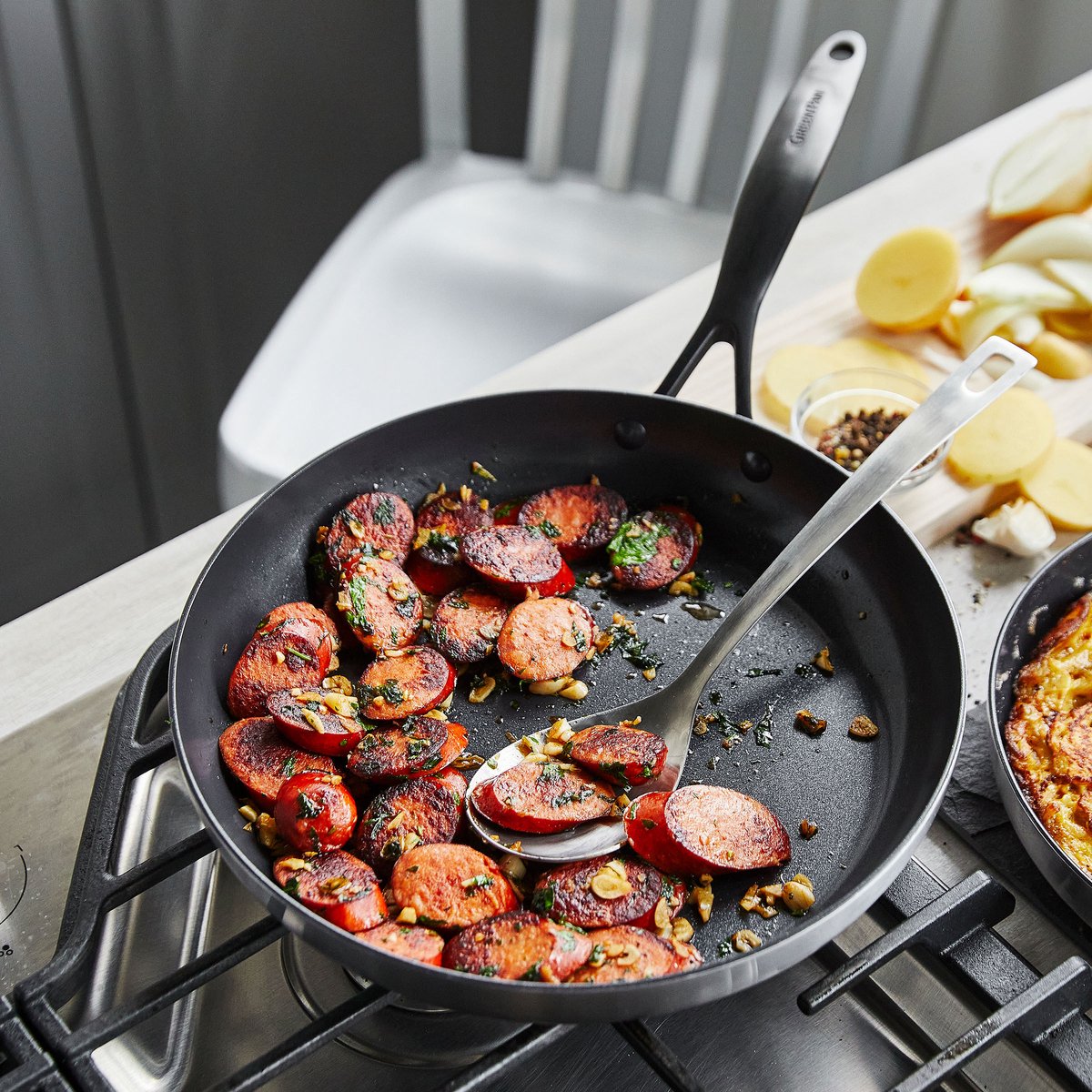 Тиган с капак GreenPan Venice Pro Noir D 30 cm  4,7 L, керамично покритие Thermolon с диамантени кристали