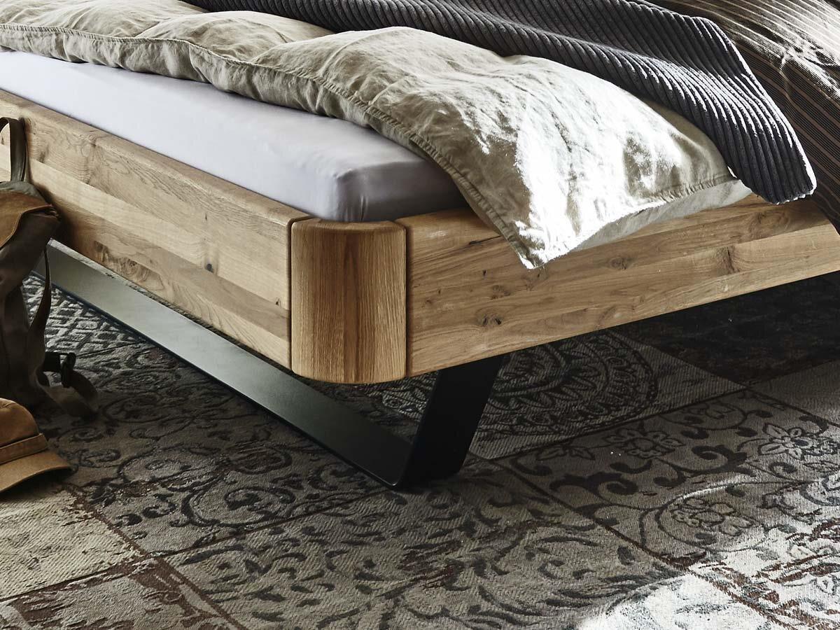 Спалня Еasy Sleep от масив дъб,избелен дъб,метални два крака и табла с естествен кант на дървото