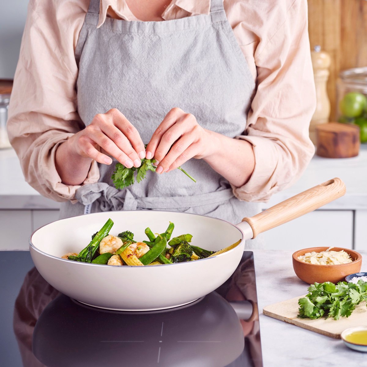 Тиган Wok GreenChef Nordics D 28 cm, керамично покритие с диамантени кристали, 3,7 L