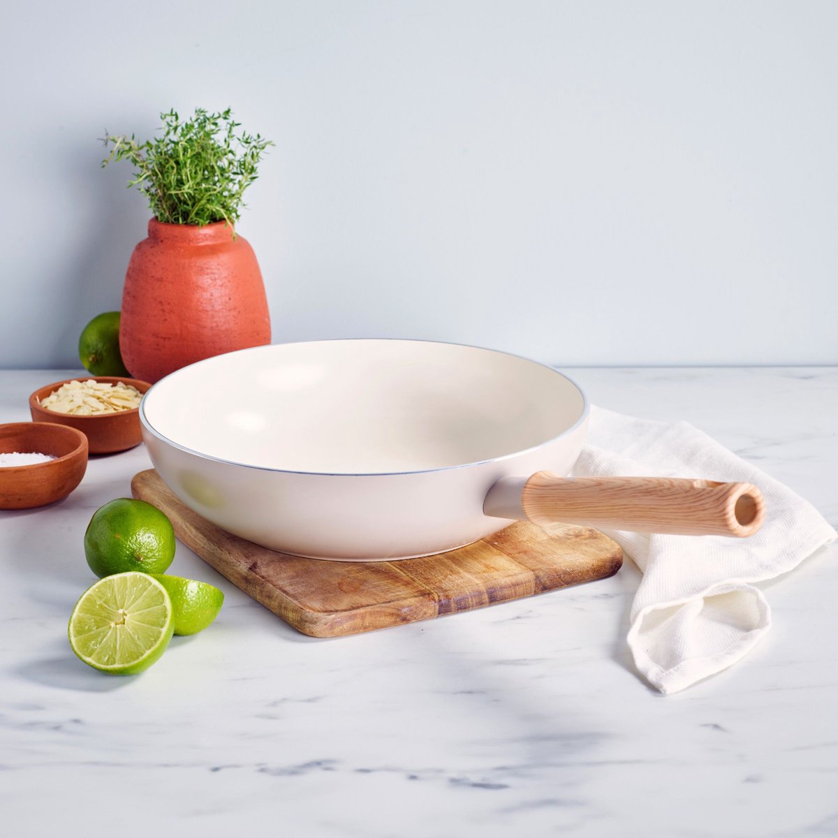 Тиган Wok GreenChef Nordics D 28 cm, керамично покритие с диамантени кристали, 3,7 L